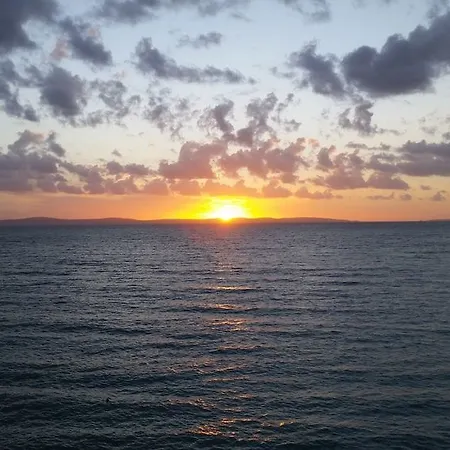Pensión Sunset Split
