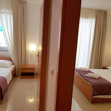 Sunset Split Hotell 3*