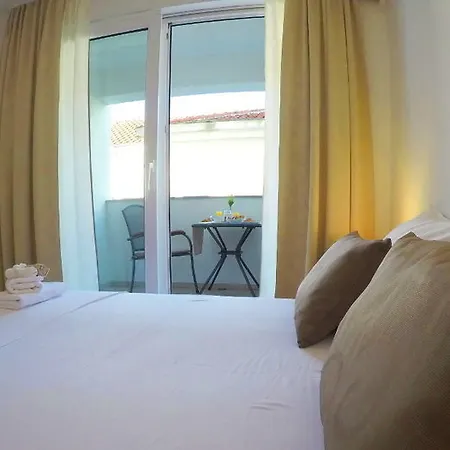 Guest house Sunset Split 3*