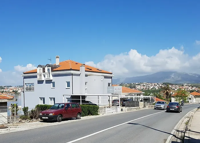 Sunset Split Hotell 3*